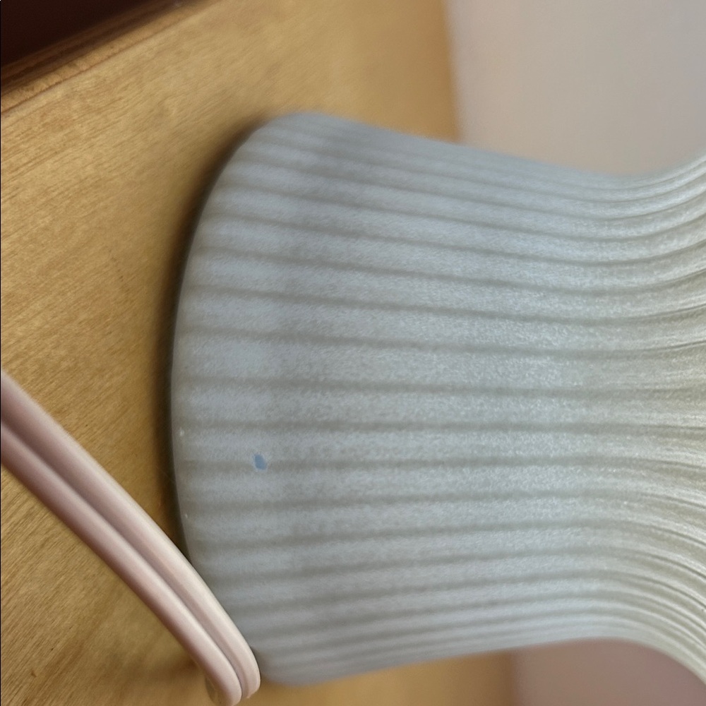 Soft Texture Ribbed / Stripe Effect Table Lamp - Picture 7 of 8